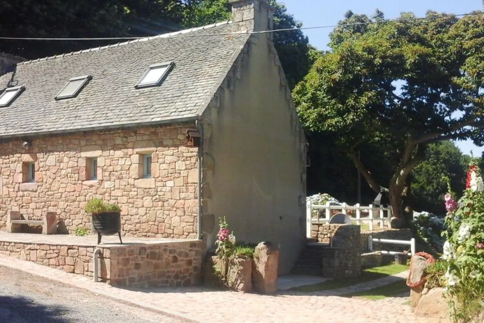 Holiday home Buguélès-Penvénan-Exterior summer