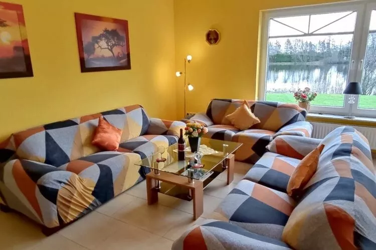 Große Ferienwohnung für 4 Personen mit Terrasse-Living room
