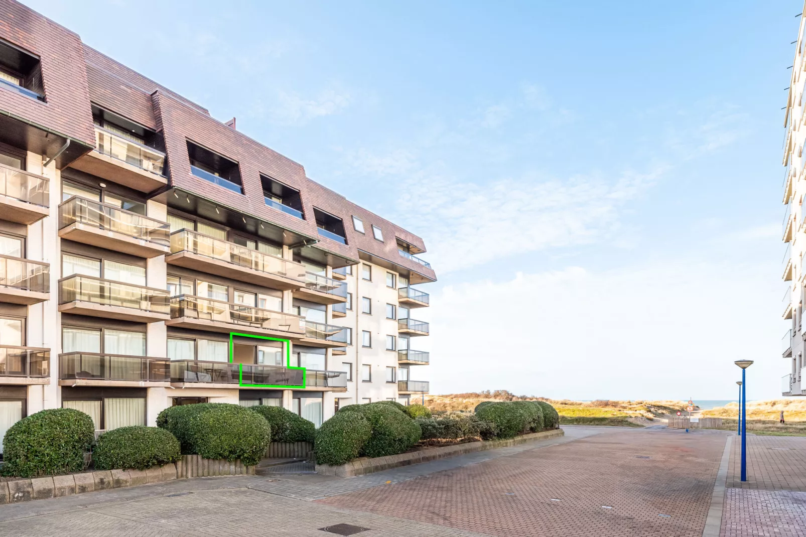 PLAZA H/0713-Exterior summer