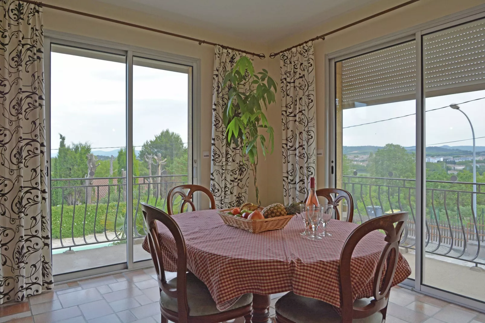 Beauregard-Dining room