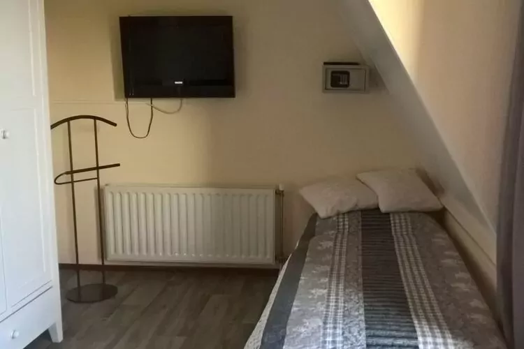 124137-Bedroom