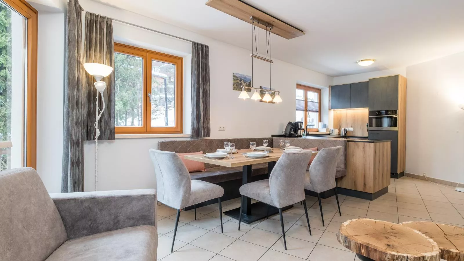 Hasenbach Ski in - Ski Out-Dining room