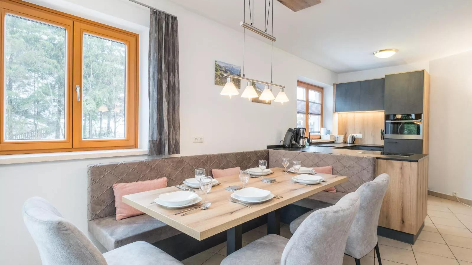 Hasenbach Ski in - Ski Out-Dining room