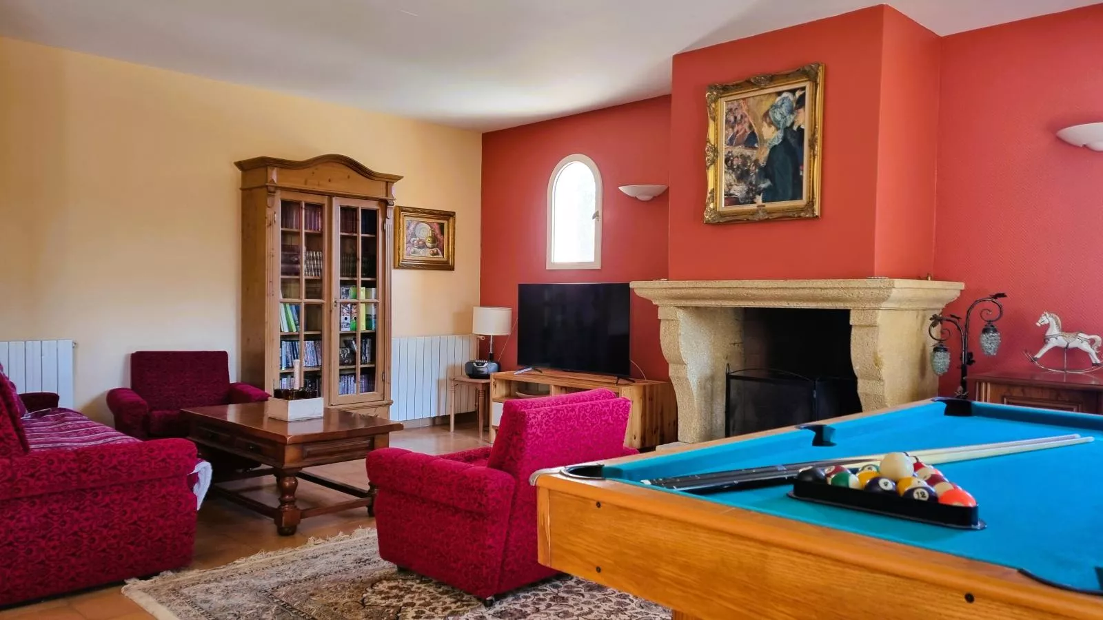 Roco Aigle-Living room