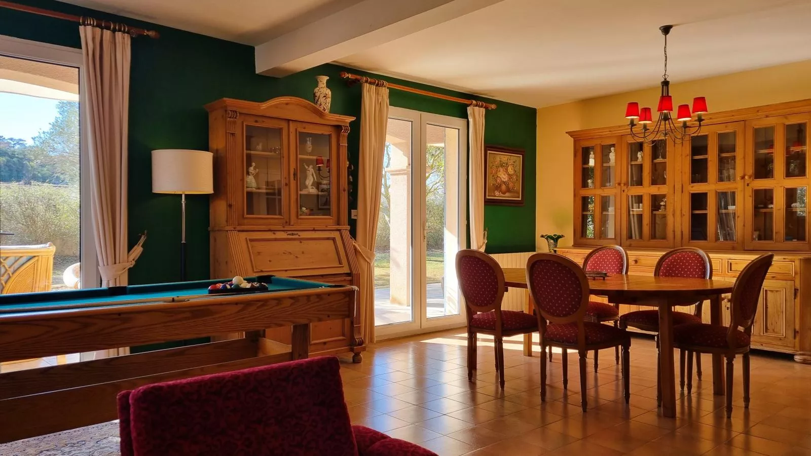 Roco Aigle-Living room