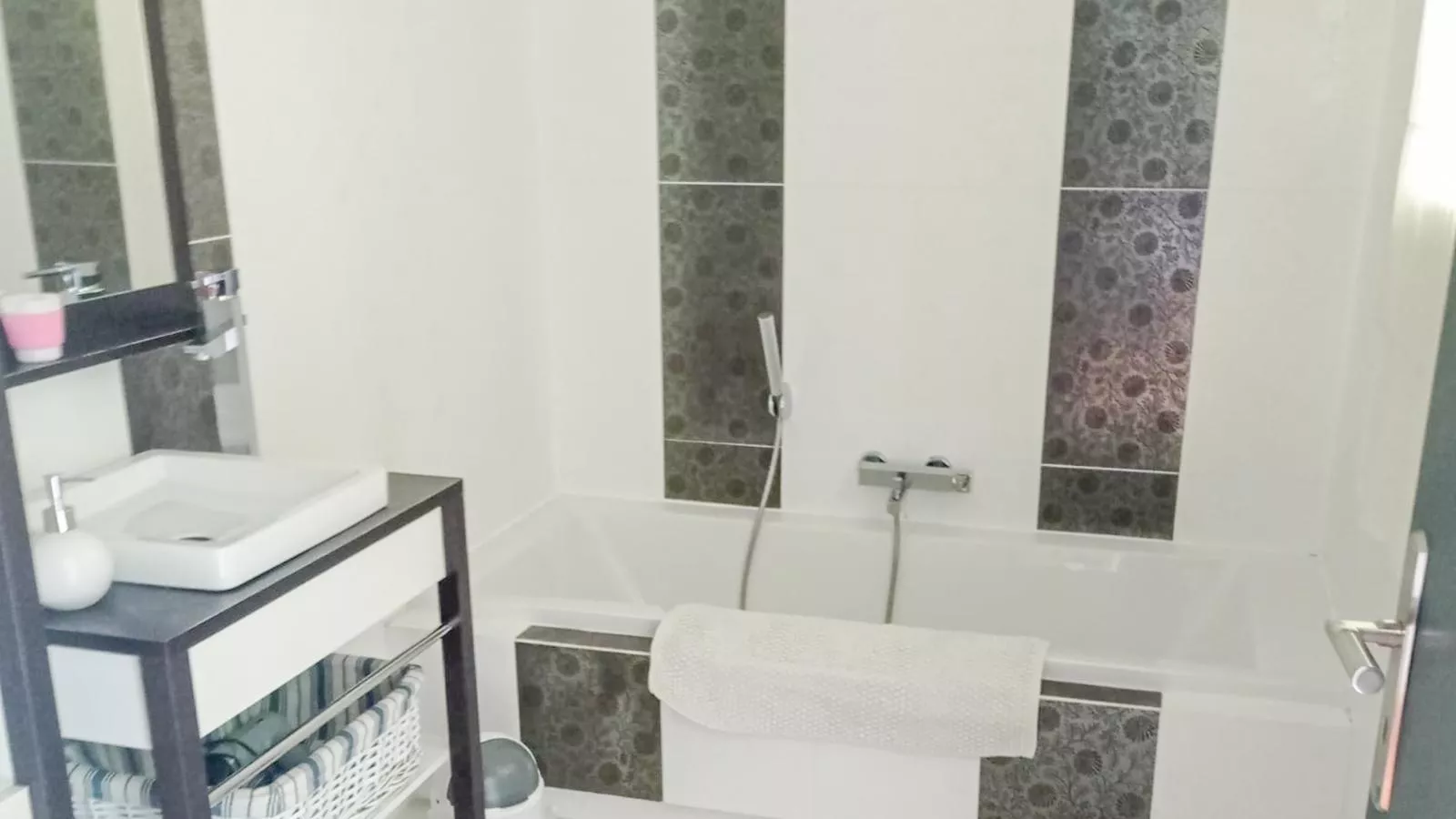 Lena-Bathroom