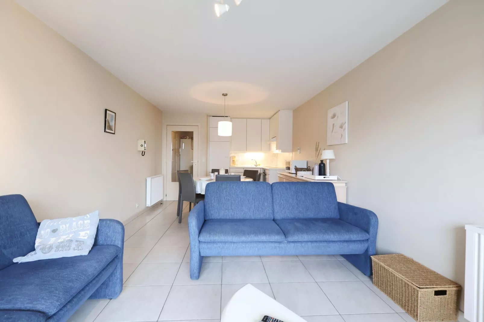 PLAZA J/2914-Living room