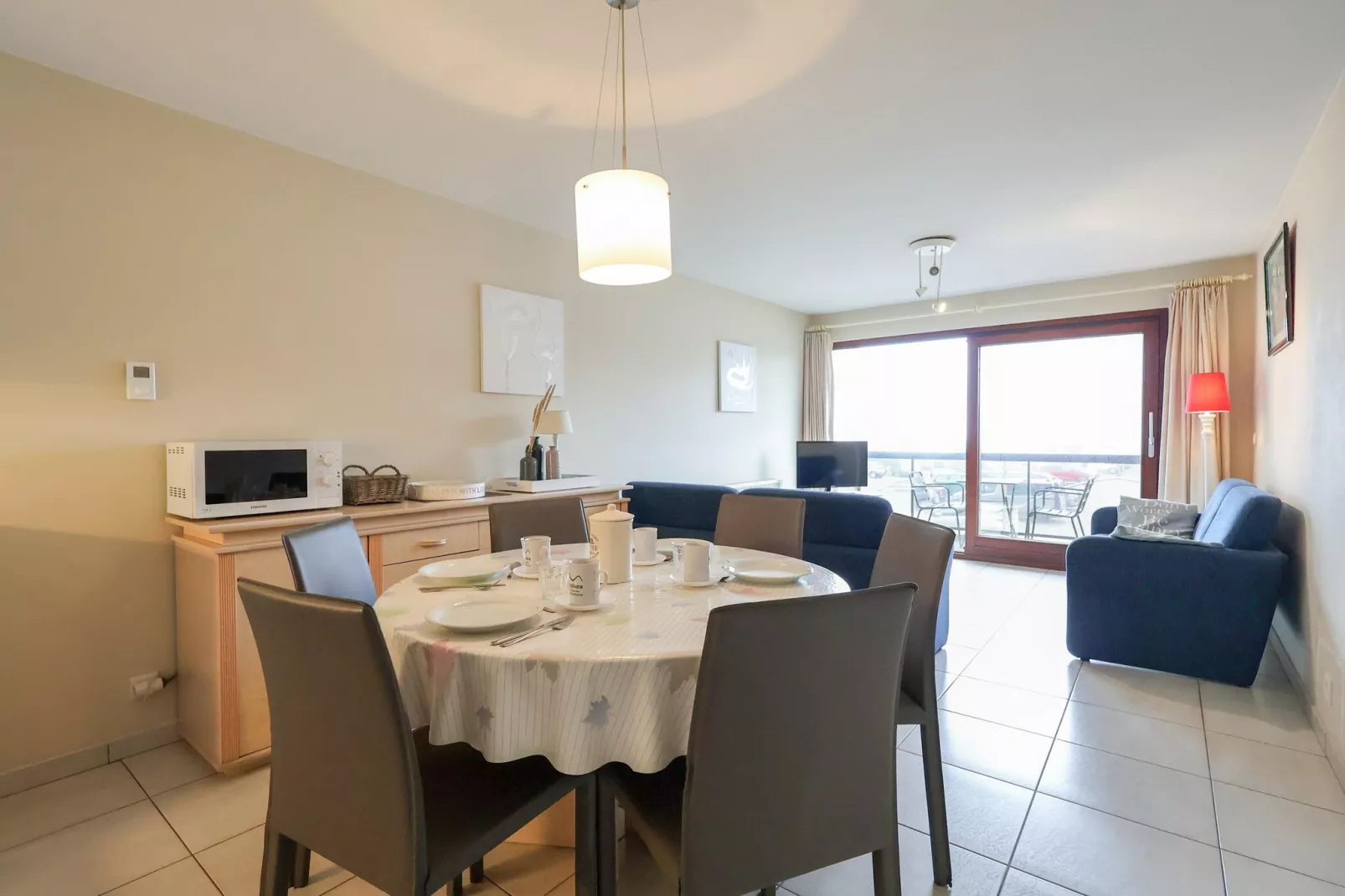 PLAZA J/2914-Dining room