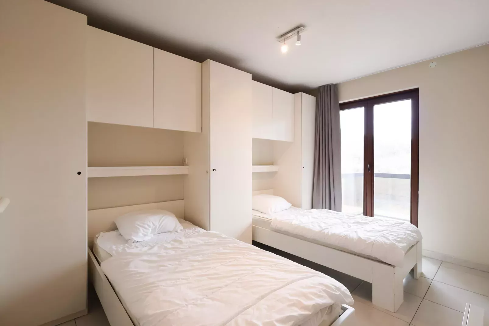 PLAZA J/2914-Bedroom