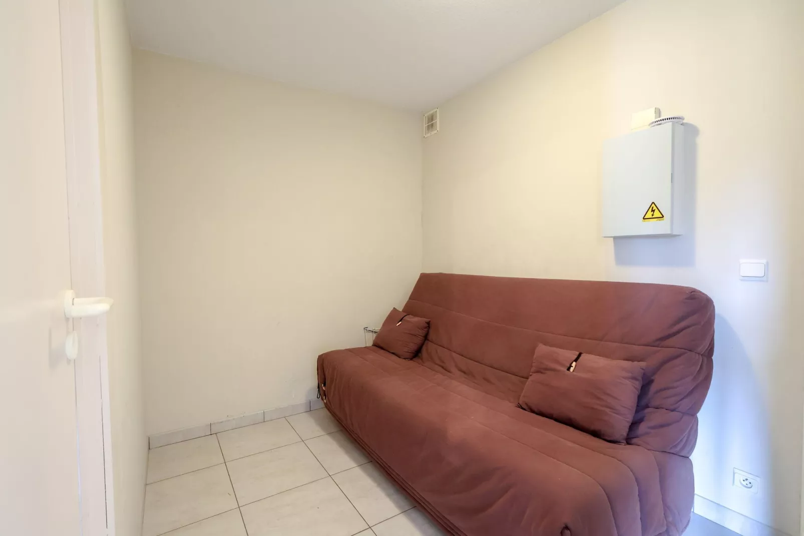 PLAZA J/2914-Bedroom