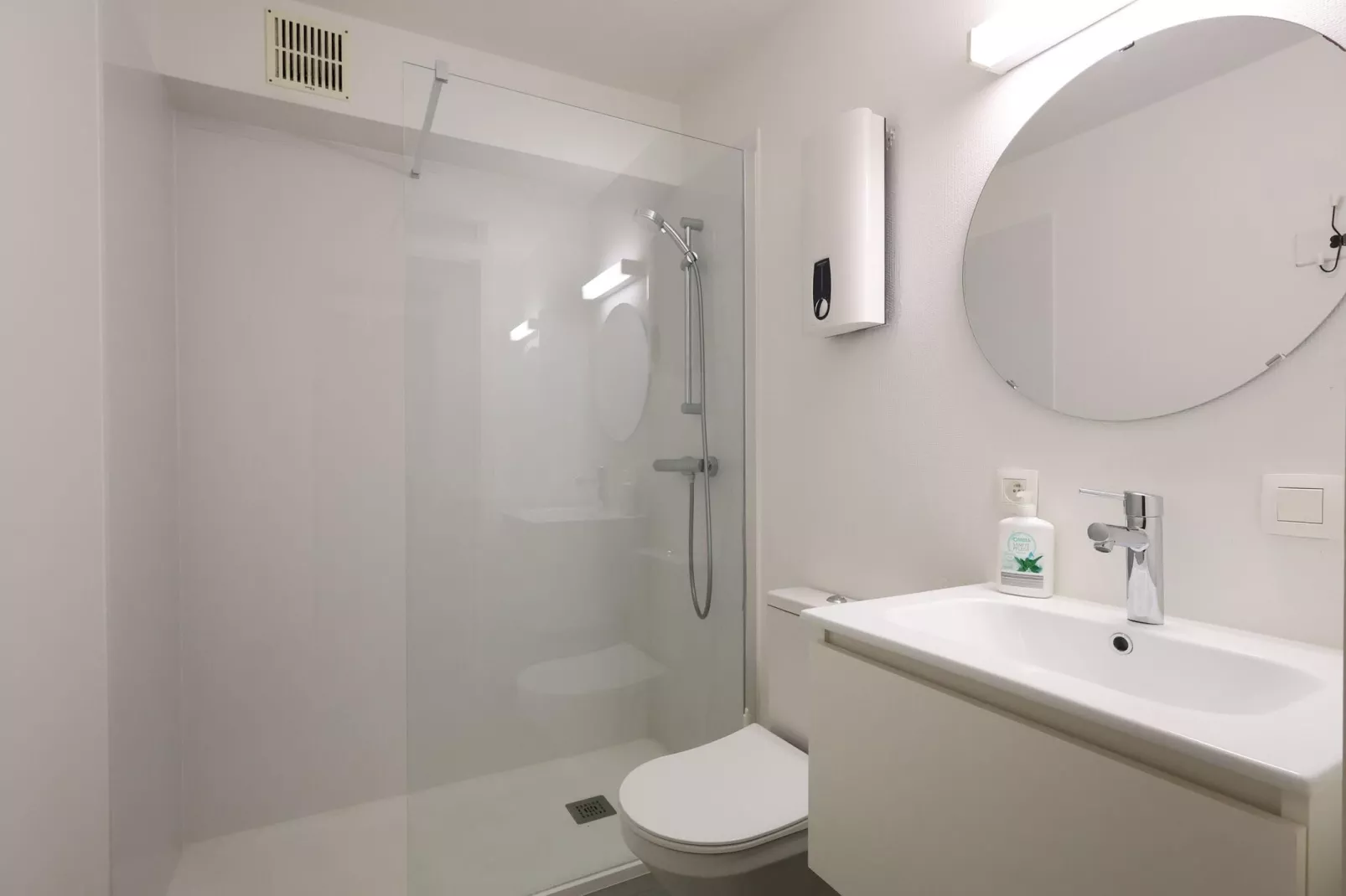 PLAZA J/2914-Bathroom