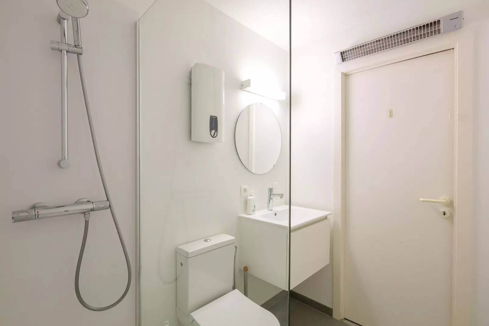 PLAZA J/2914-Bathroom