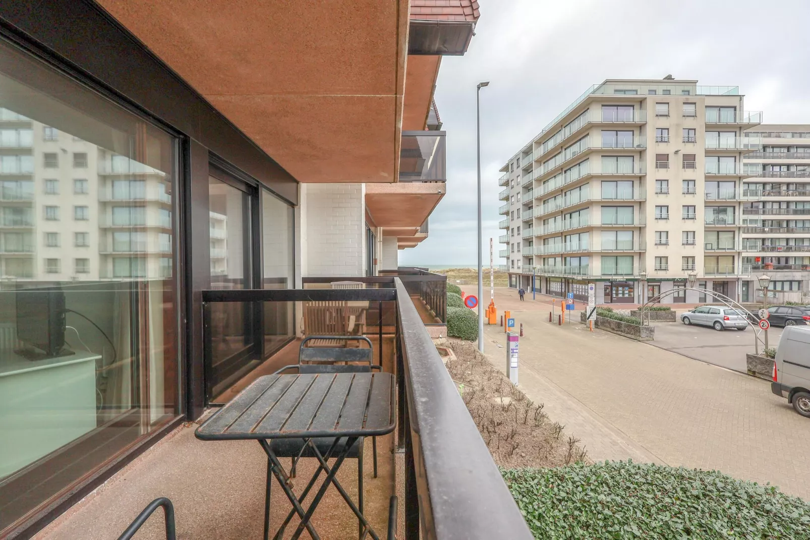 PLAZA J/2914-View summer