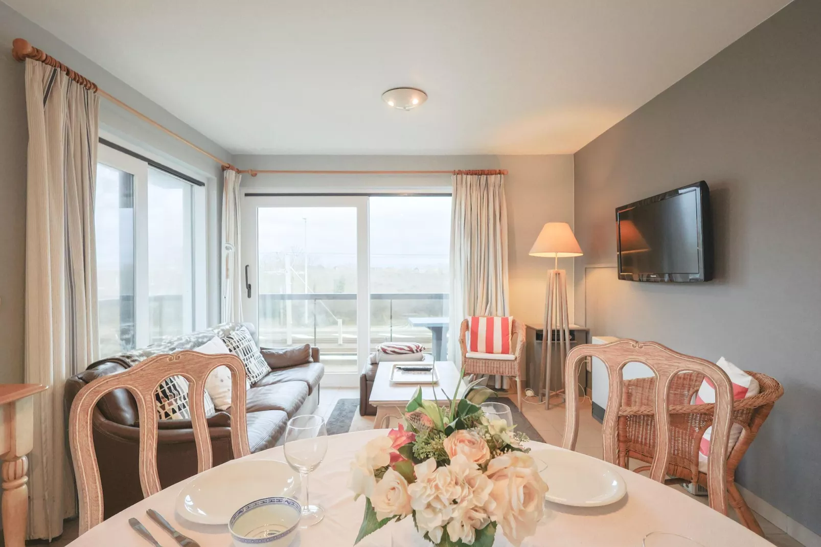 PLAZA Z/Z14-Living room