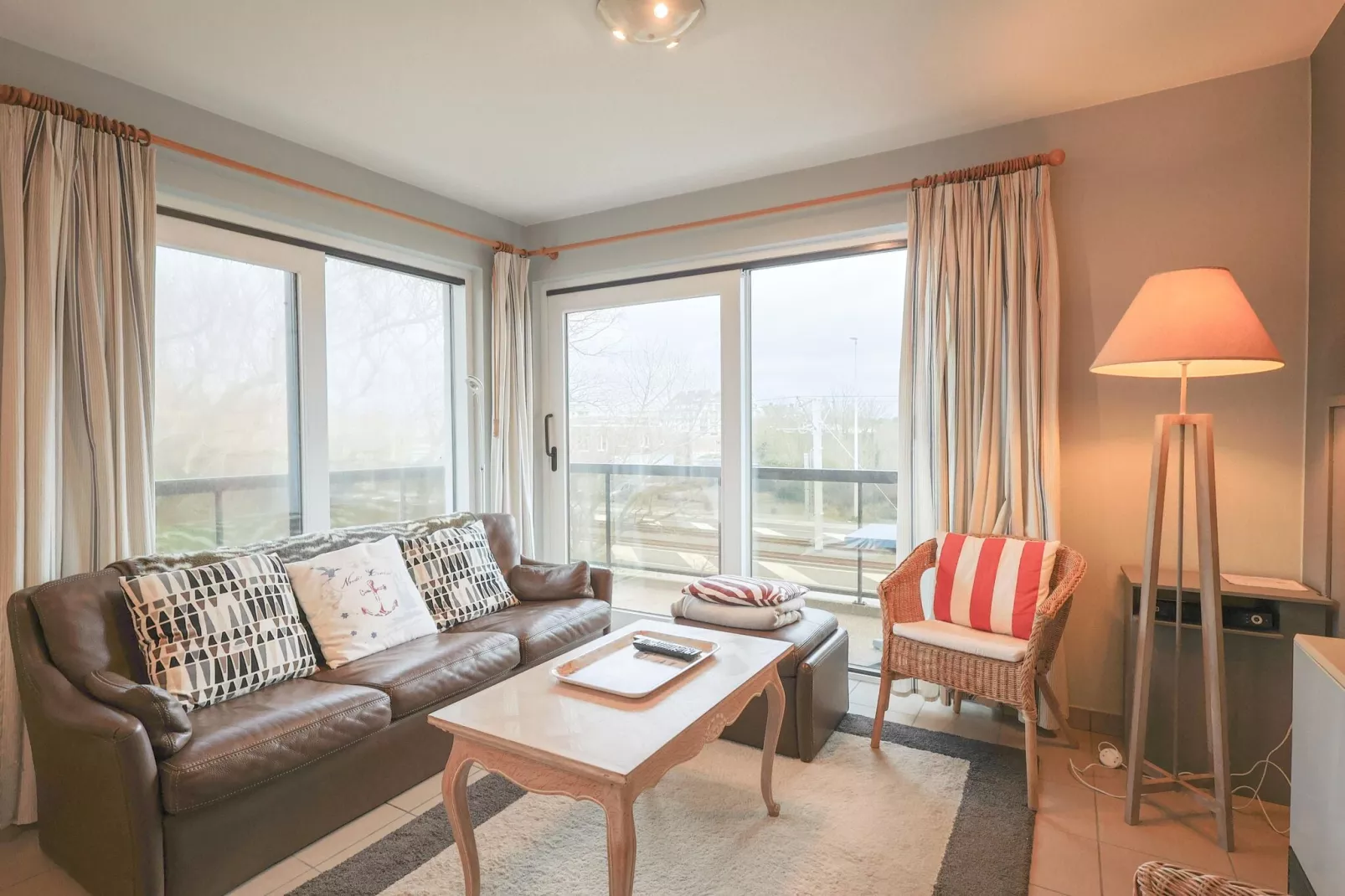 PLAZA Z/Z14-Living room
