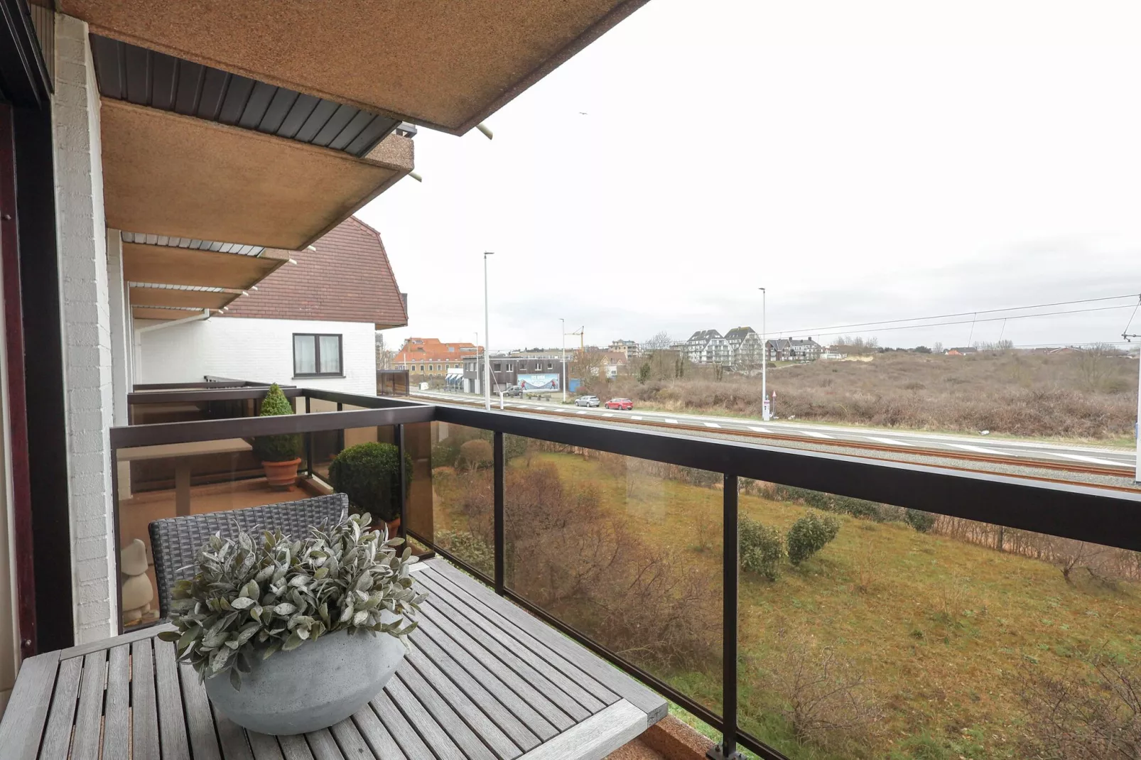 PLAZA Y/Y12-Terrace balcony