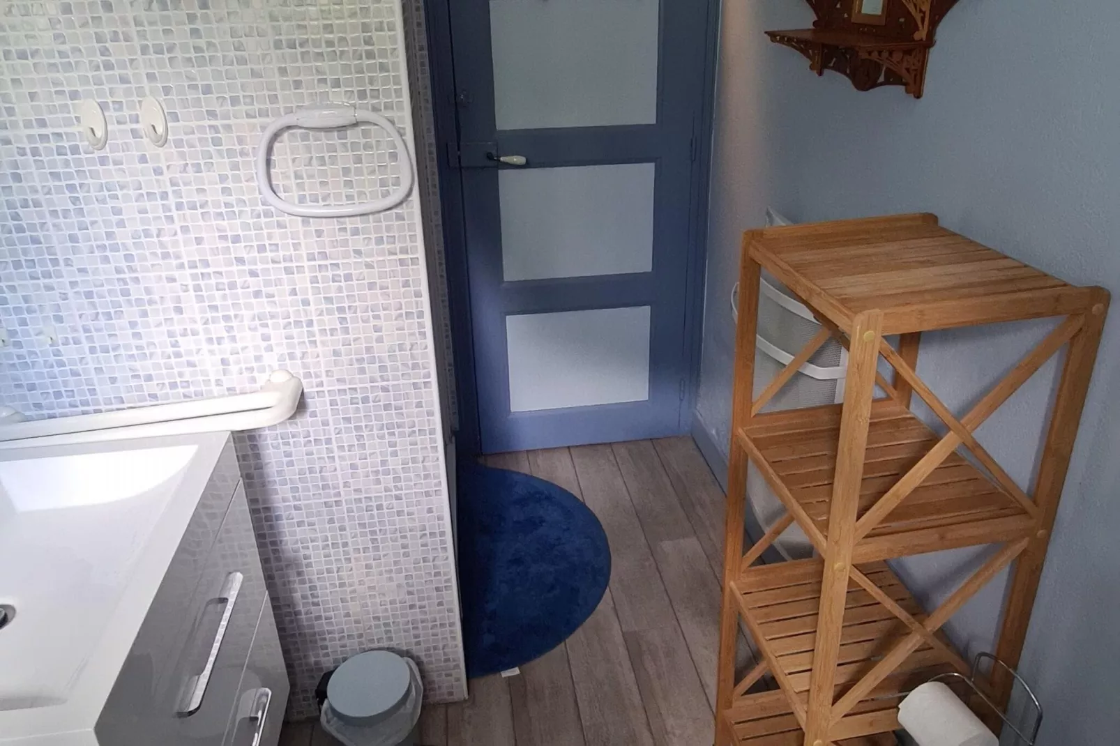 Petite Plaisance-Bathroom