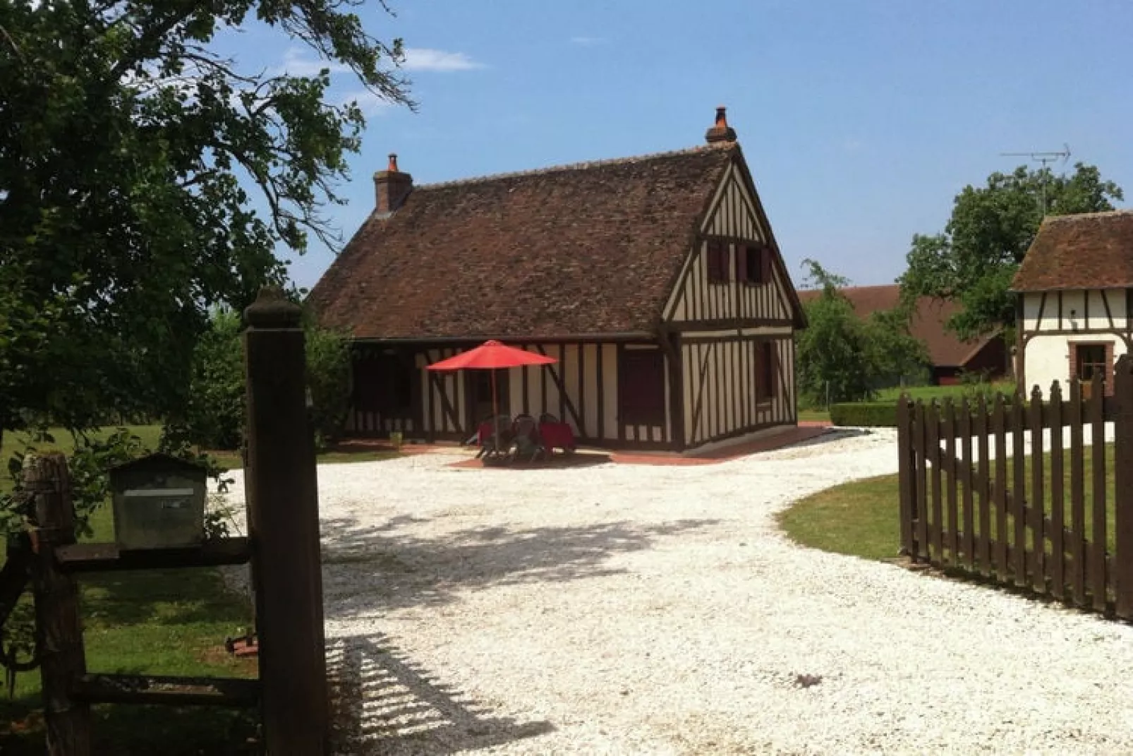 Maison de vacances St Maurice sur Aveyron-Exterior summer