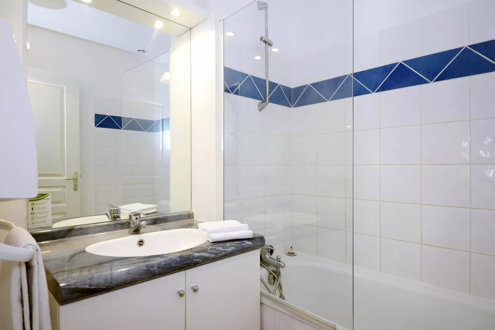 Résidence Le Hameau du Moulin 1-Salle de bain
