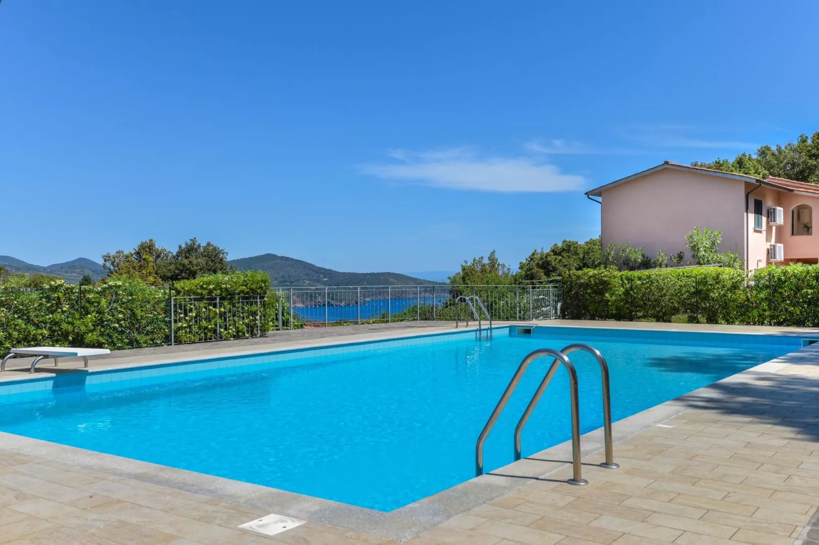 RES "I CASTAGNI" APPARTAMENTO  TRILOCALE LA CHICCA con Vista Mare