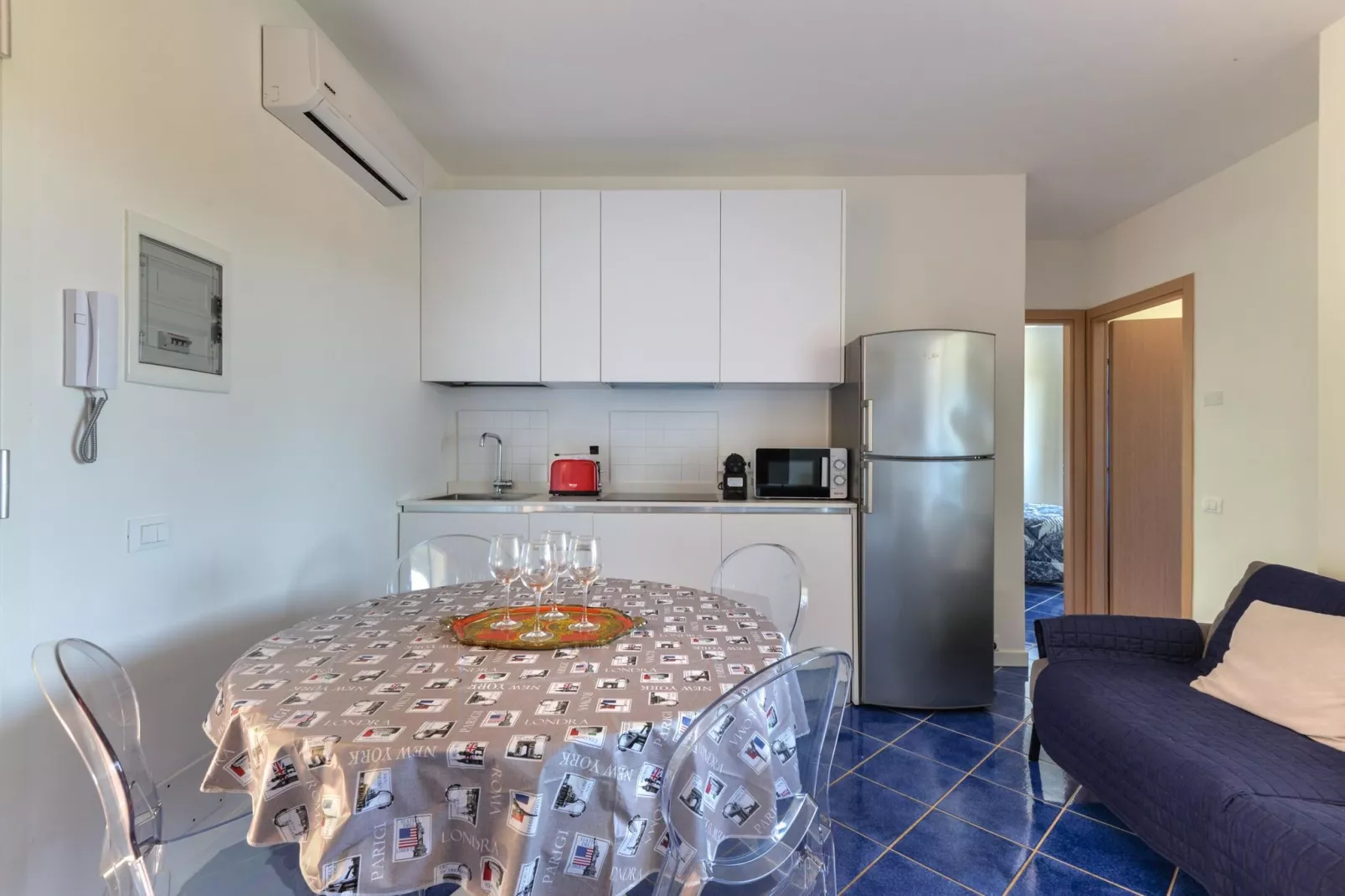 RES "I CASTAGNI" APPARTAMENTO  TRILOCALE LA CHICCA con Vista Mare-Salle à manger