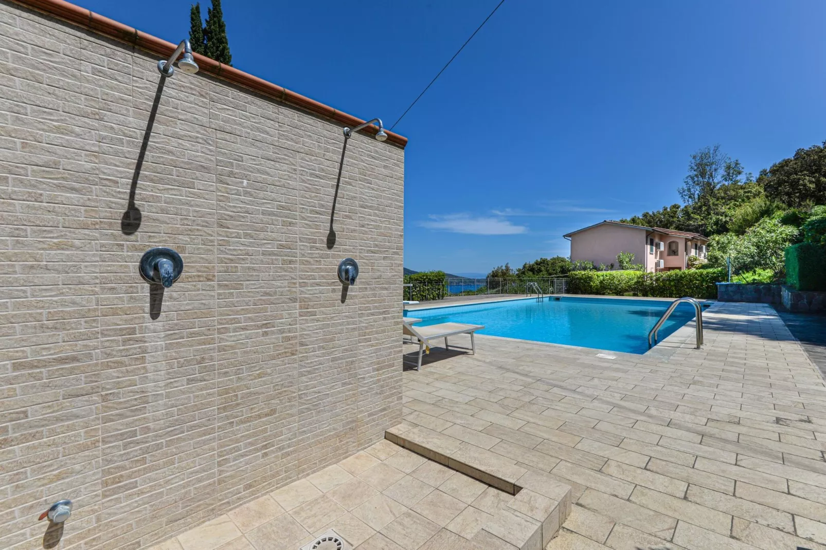 RES "I CASTAGNI" APPARTAMENTO  TRILOCALE LA CHICCA con Vista Mare-Piscine