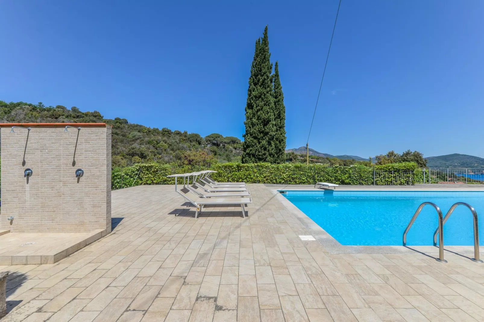 RES "I CASTAGNI" APPARTAMENTO  TRILOCALE LA CHICCA con Vista Mare-Piscine
