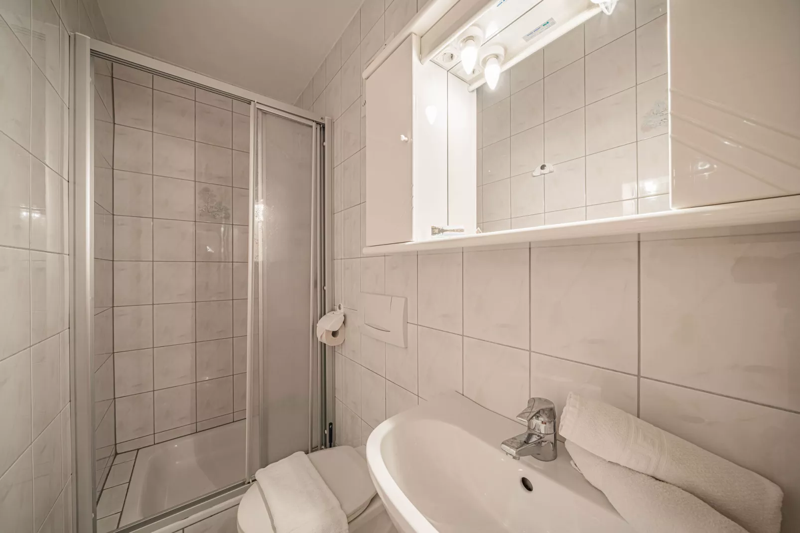 Haus Andrea Cäciel-Bathroom