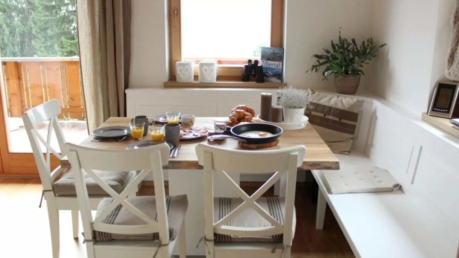 Van Dik Hout-Dining room