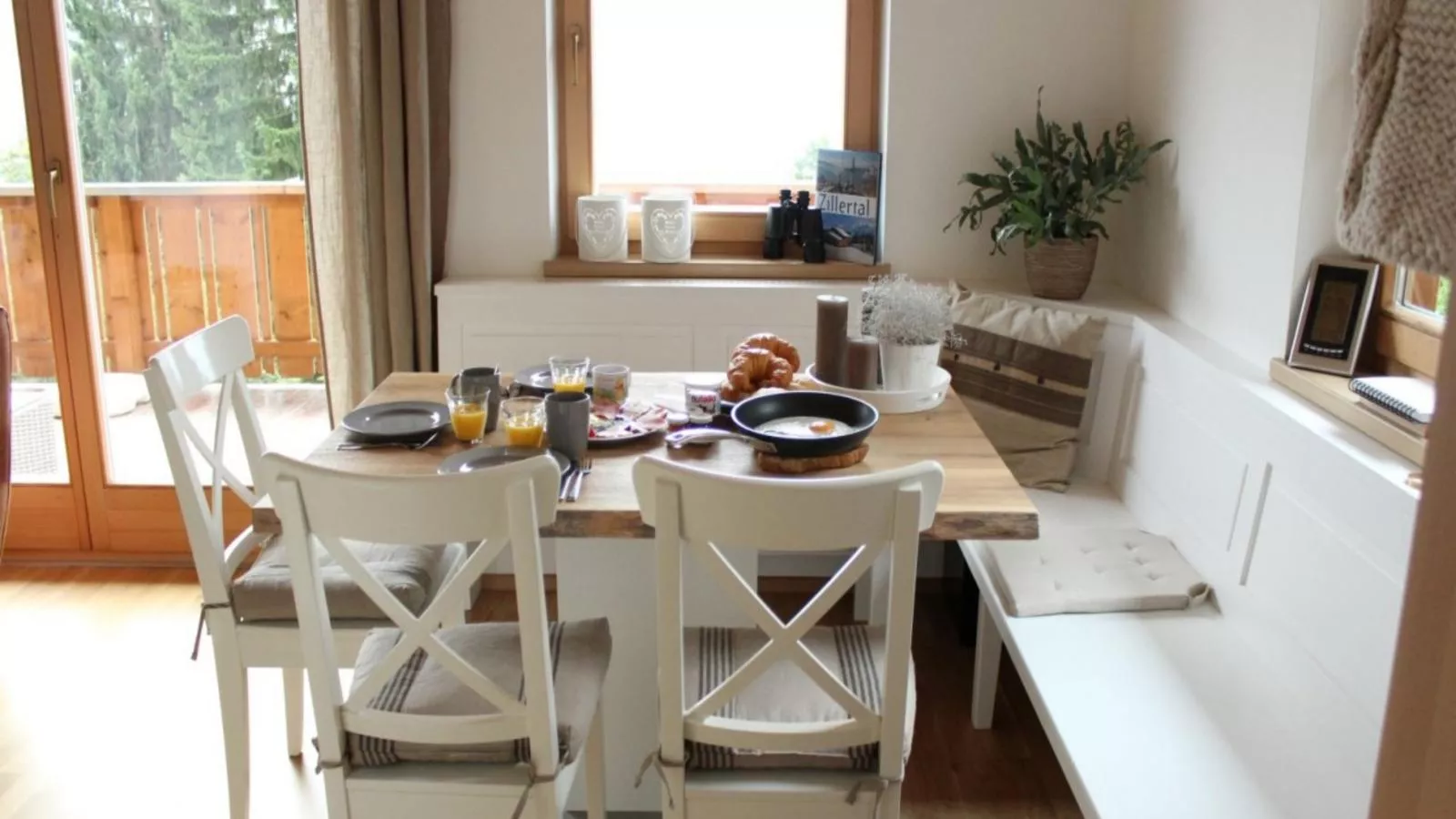 Van Dik Hout-Dining room