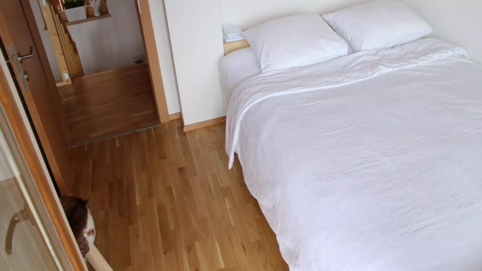 Van Dik Hout-Bedroom