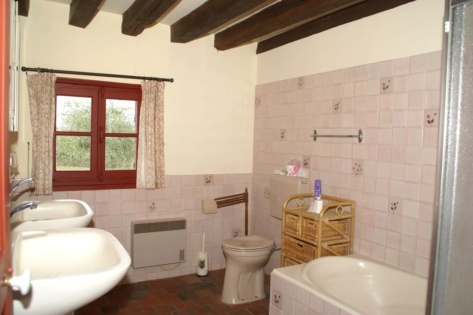 Maison de vacances St Maurice sur Aveyron-Bathroom