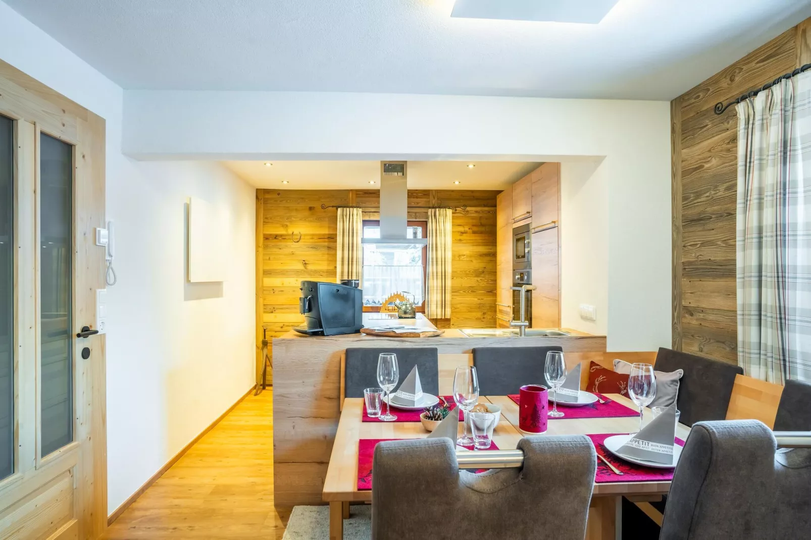 Apartment Hollaus 1 & 2-Esszimmer