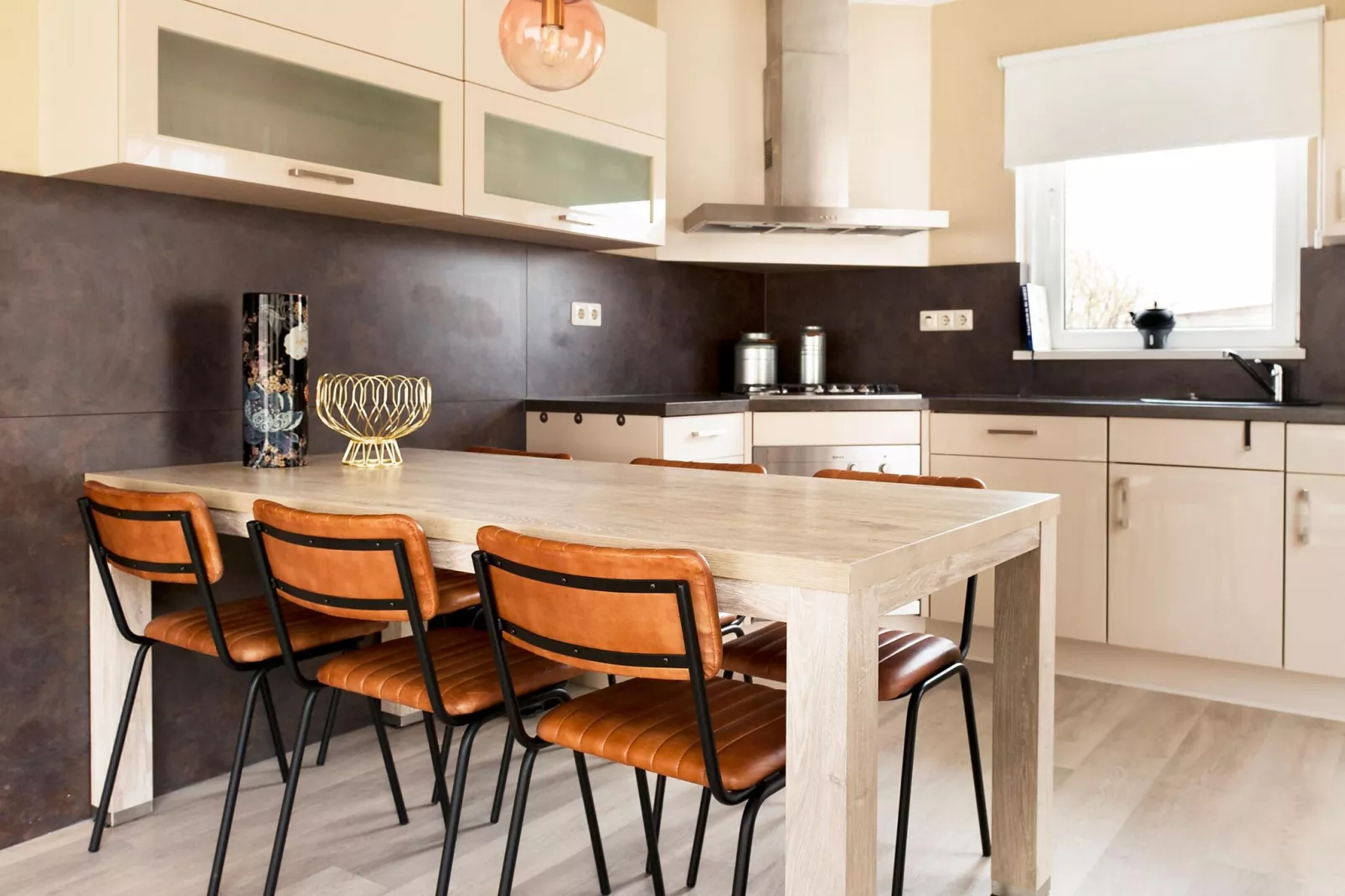 Fisker Wellness de Luxe VIP met sloep en buitenspa / 6 pers-Dining room