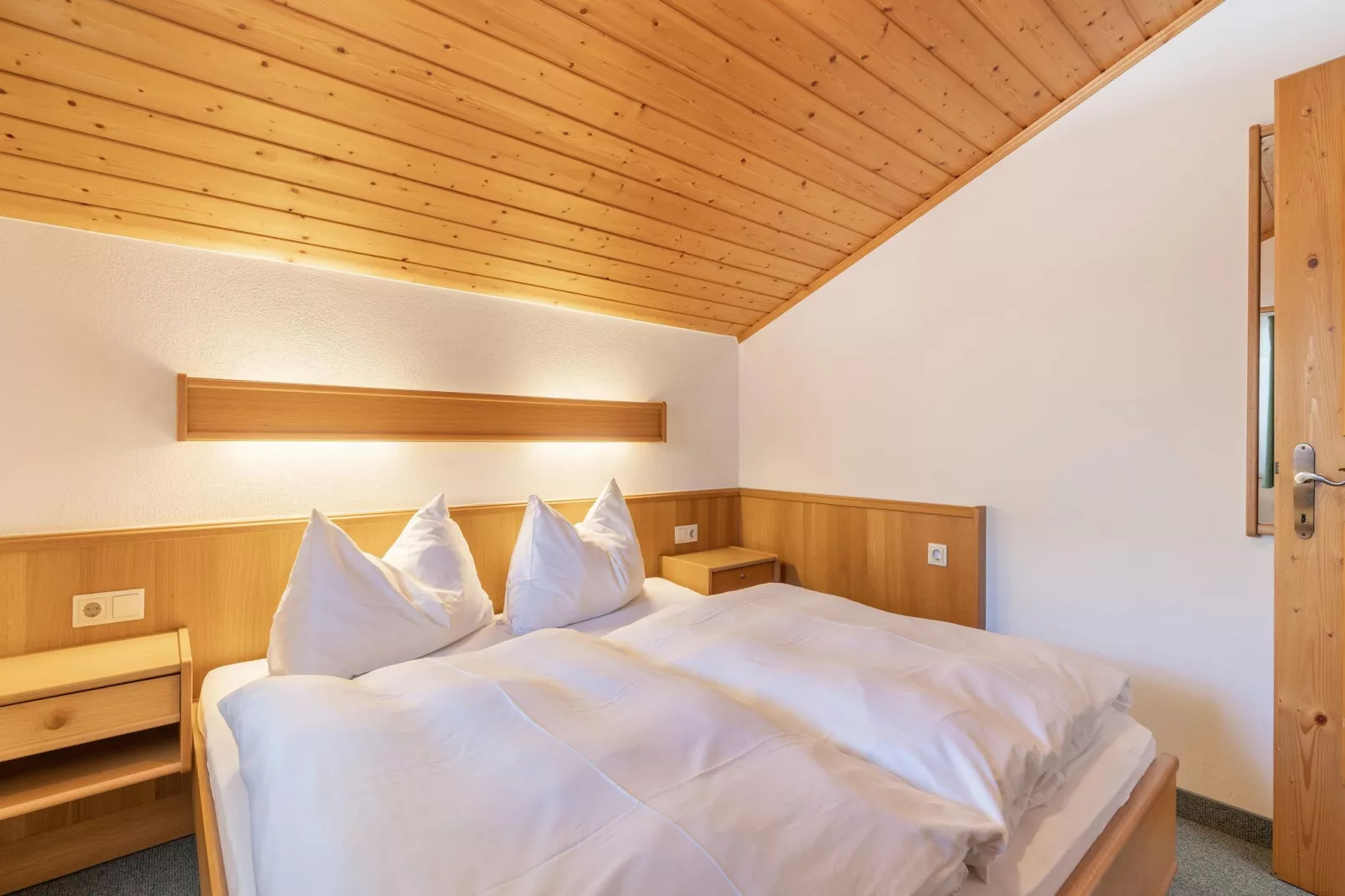 Apartment "Felbertal" & "Grasberge"-Bedroom
