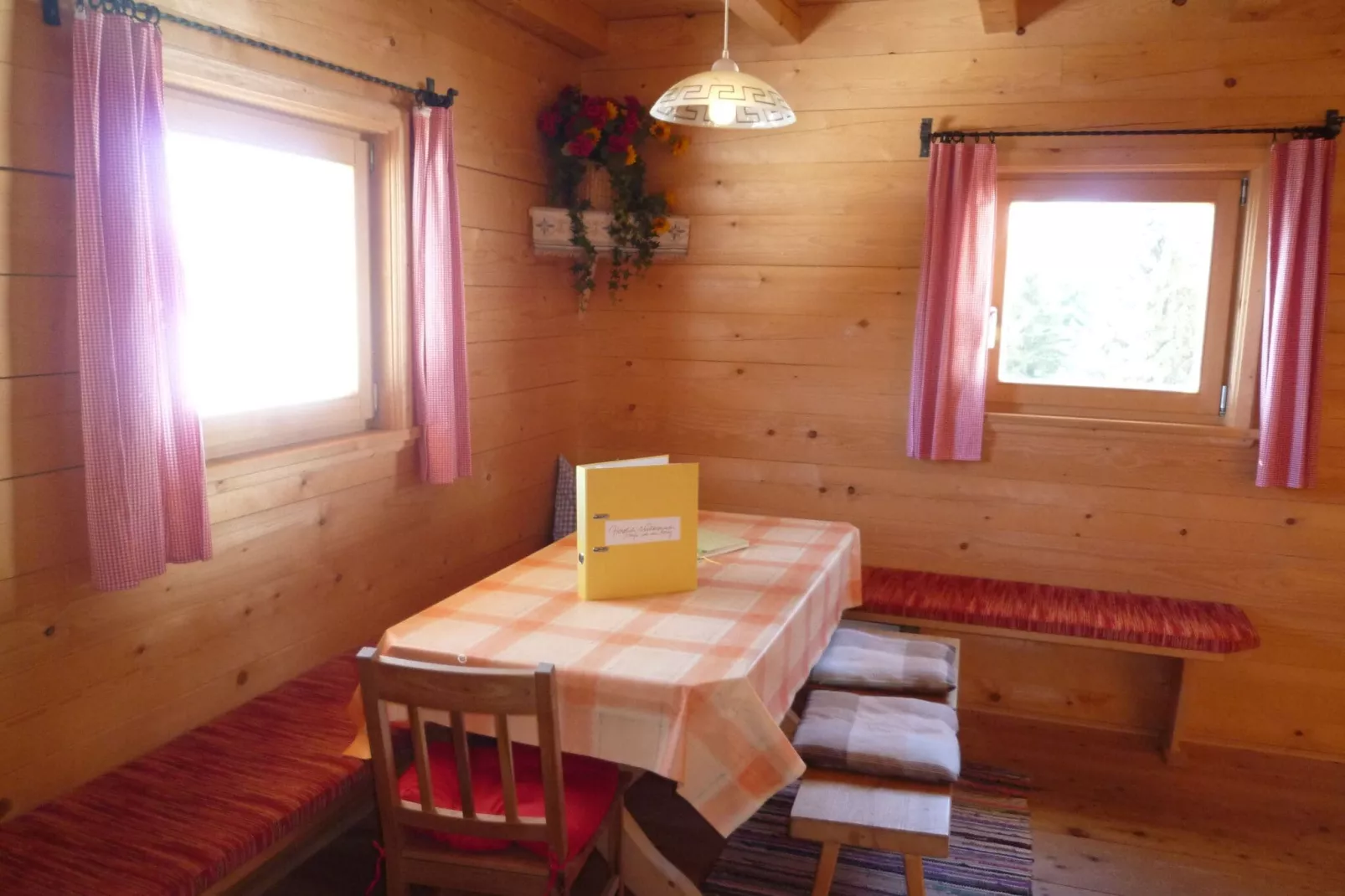 Almhütte Nase-Dining room
