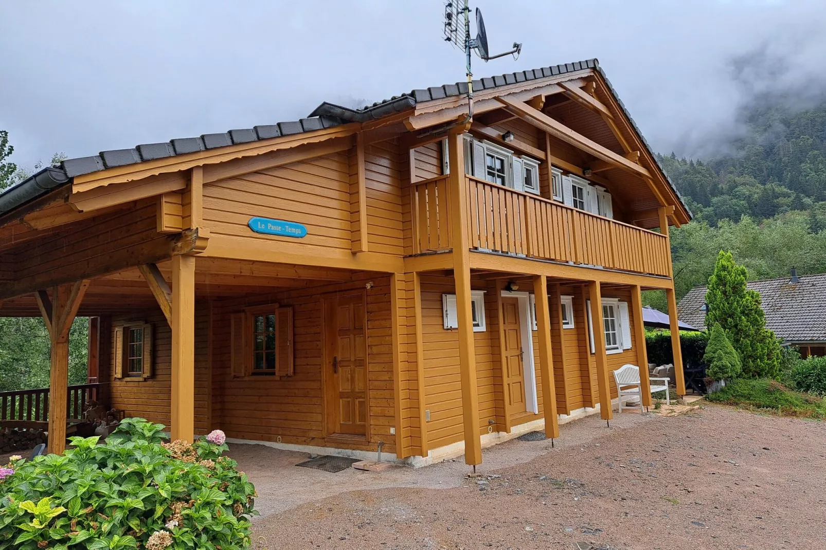 Chalet Le Passe-Temps-Exterior summer