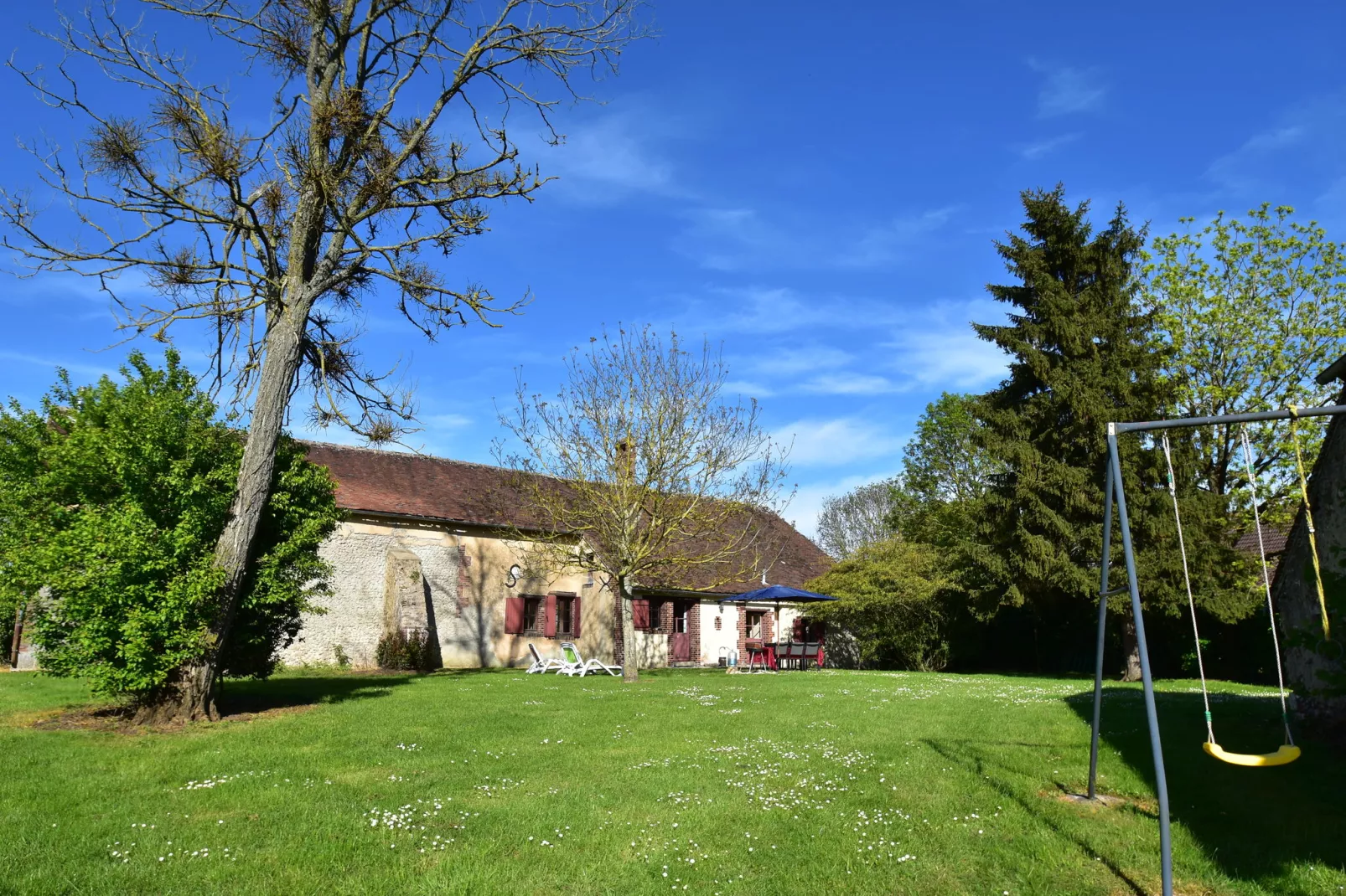 Maison de vacances  St Maurice sur Aveyron ferme-Exterior summer