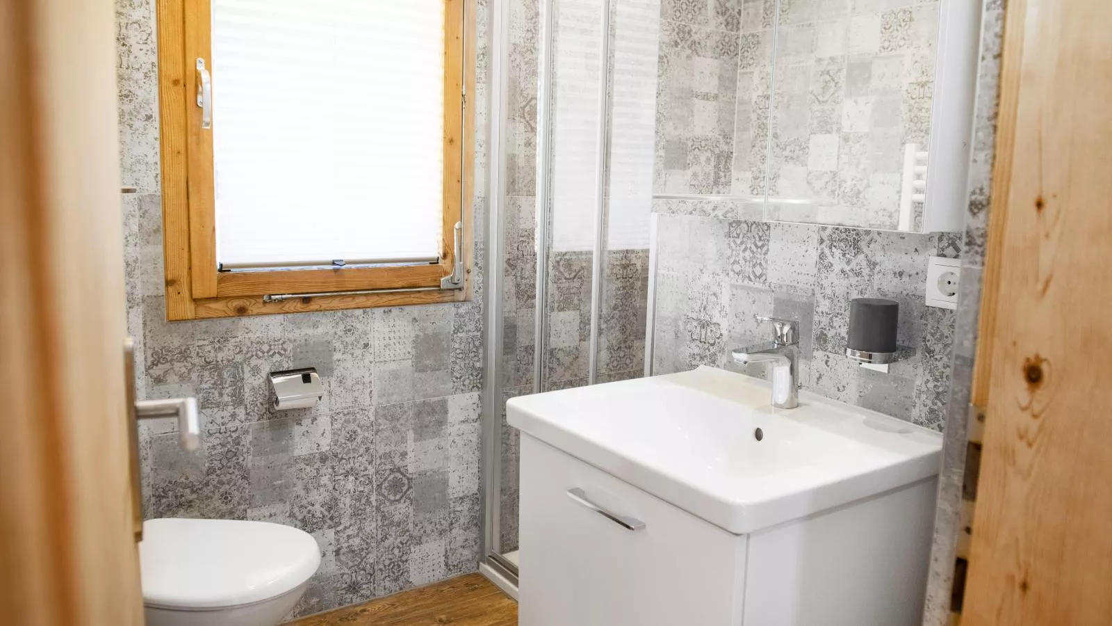 Blick ins Inntal-Bathroom