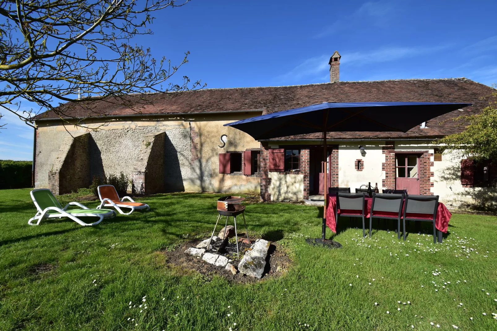 Maison de vacances  St Maurice sur Aveyron ferme-Exterior summer