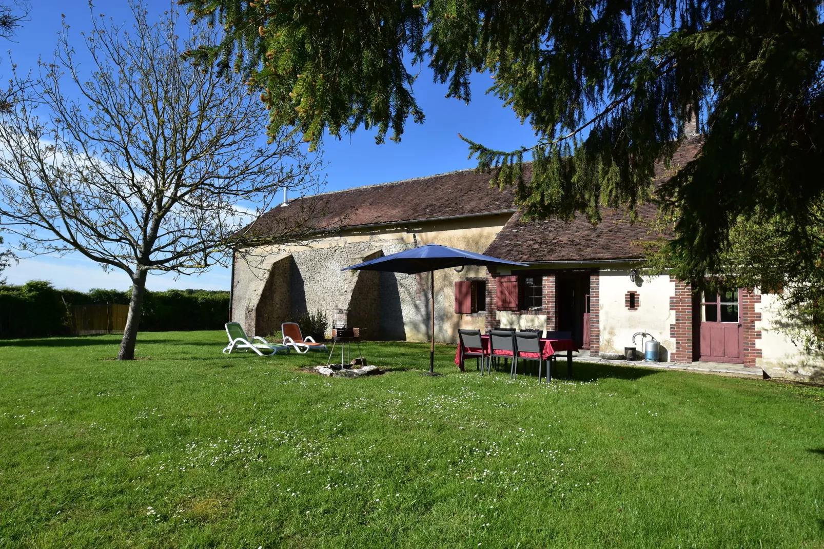 Maison de vacances  St Maurice sur Aveyron ferme-Exterior summer