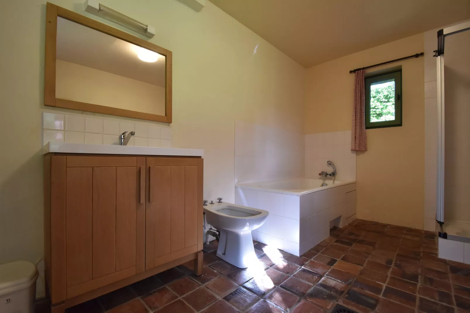 Maison de vacances  St Maurice sur Aveyron ferme-Bathroom