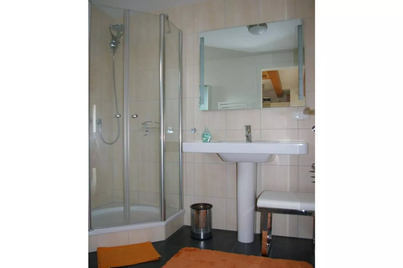 11093-Bathroom