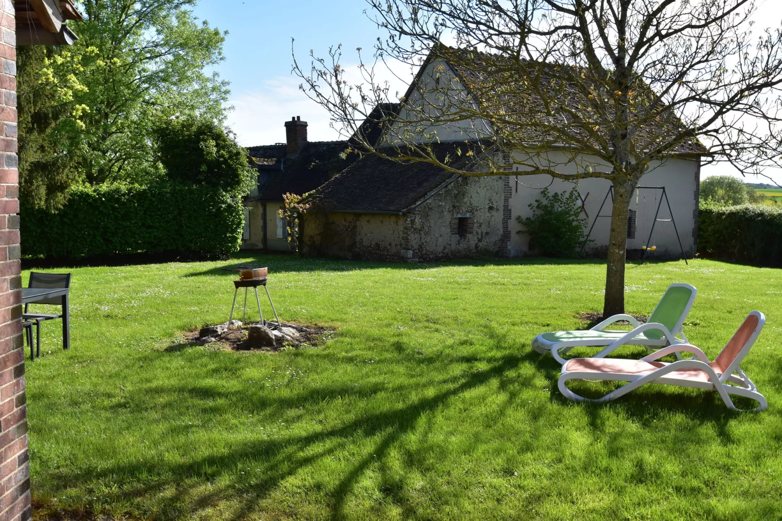 Maison de vacances  St Maurice sur Aveyron ferme-Gardens summer