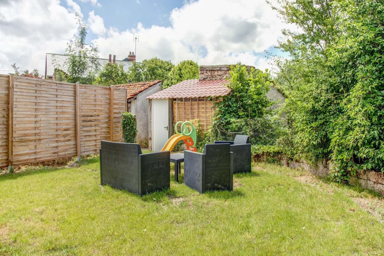 Cosy holiday home with garden