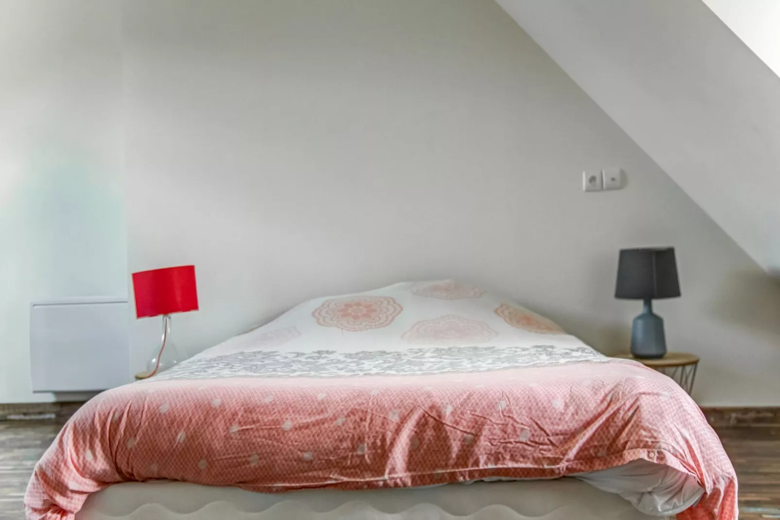 Cosy holiday home with garden-Bedroom
