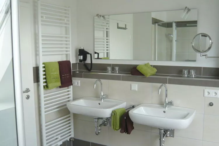 45645-Bathroom