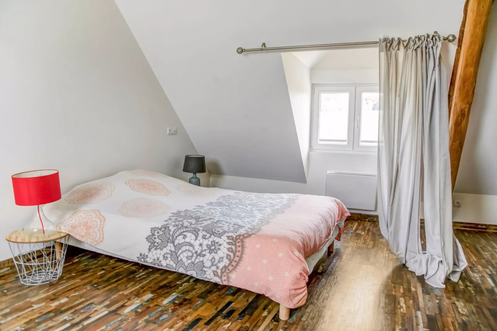 Cosy holiday home with garden-Bedroom
