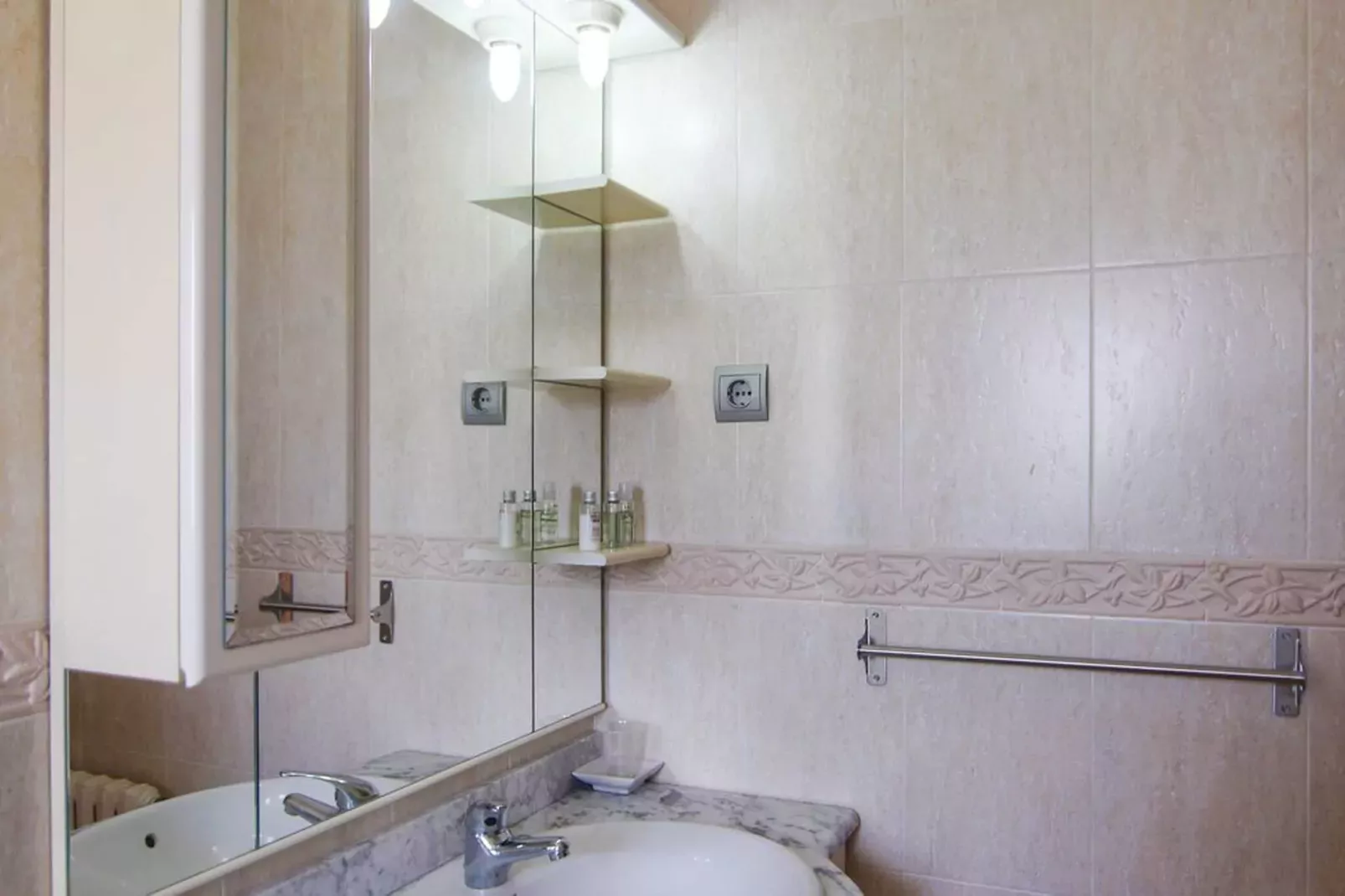 Villa Mas Artigues-Bathroom