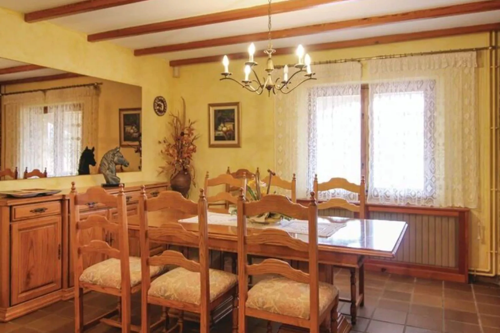 Villa Mas Artigues-Dining room